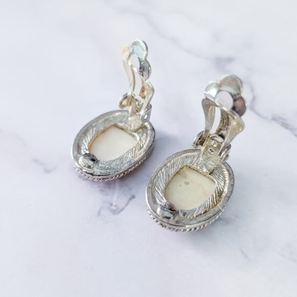 Vintage Clip On Earrings Floral Oval - Fair Condition - Picture 7 of 8